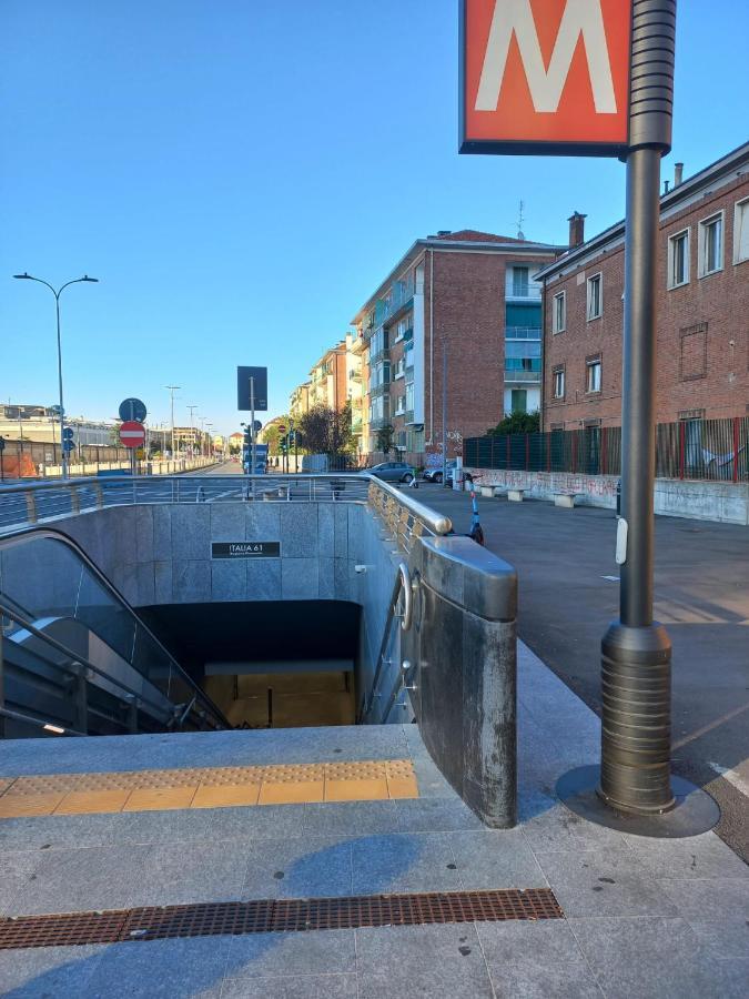 A Due Passi Metro Italia '61 Apartment Turin Bagian luar foto