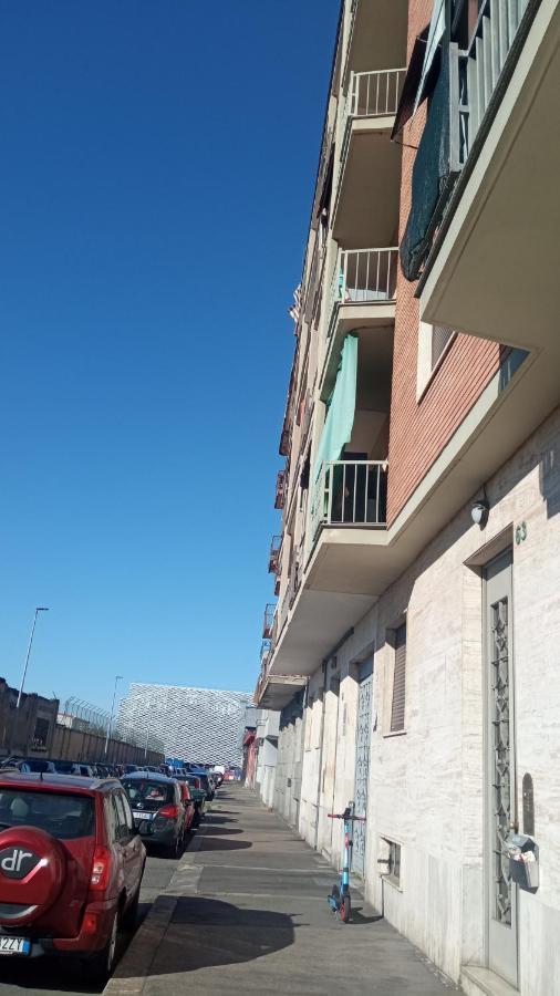 A Due Passi Metro Italia '61 Apartment Turin Bagian luar foto